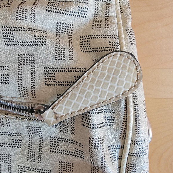 Guess Purse - Picture 6 of 10